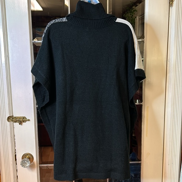 Reitmans poncho sweater - Picture 4 of 9